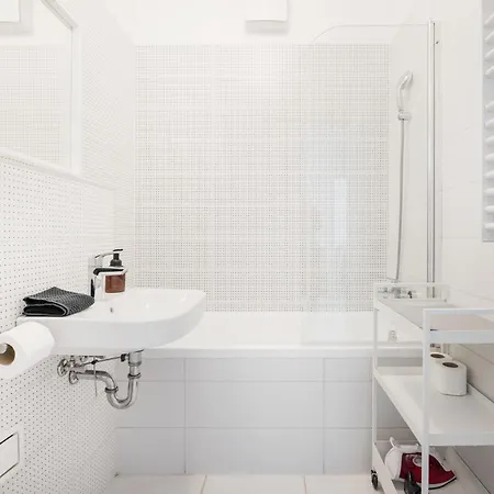 Chic & Comfort With Balcony