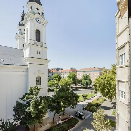 Chic & Comfort With Balcony Apartment