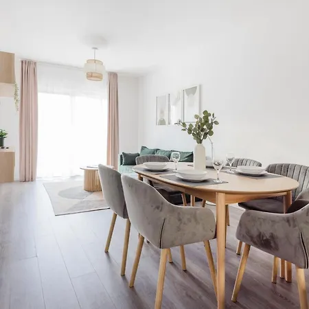 Apartment Chic & Comfort With Balcony *