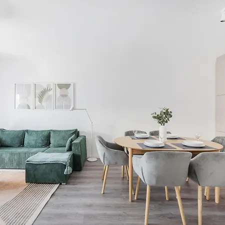 Chic & Comfort With Balcony Budapest