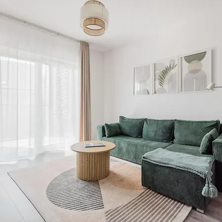 Apartment Chic & Comfort With Balcony