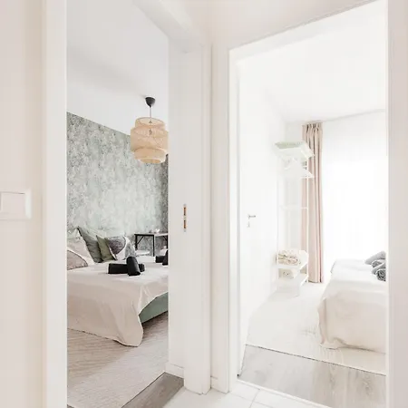 Chic & Comfort With Balcony Apartment *