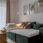 Chic & Comfort With Balcony *