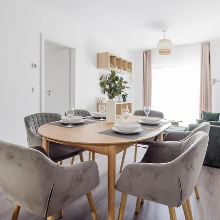 Chic & Comfort With Balcony