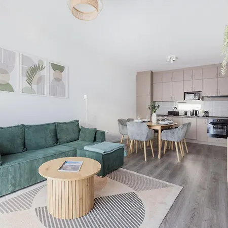 Chic & Comfort With Balcony Apartament *