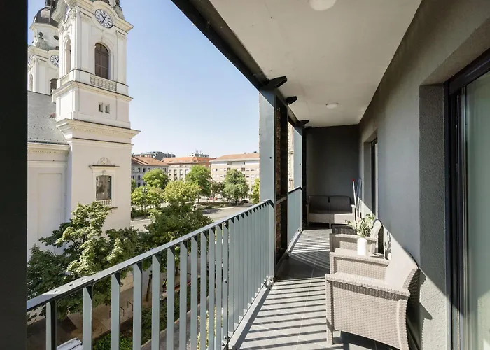 Chic & Comfort With Balcony *