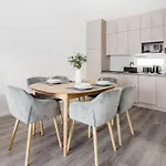 דירה Chic & Comfort With Balcony