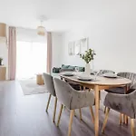 דירה Chic & Comfort With Balcony *