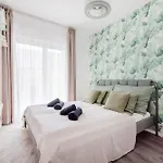 Chic & Comfort With Balcony