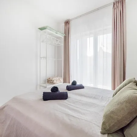 דירה Chic & Comfort With Balcony בודפשט