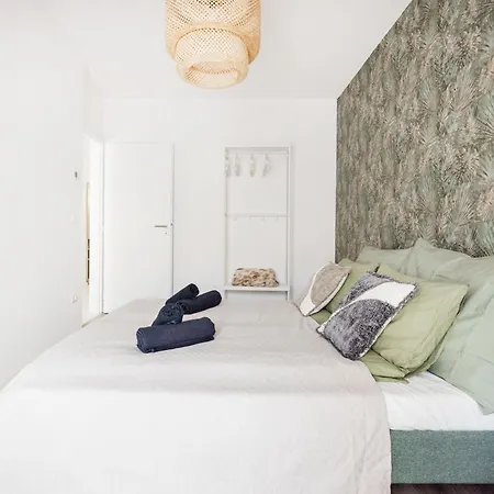 Chic & Comfort With Balcony *