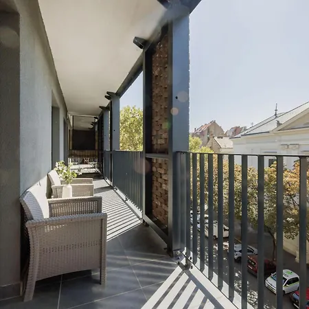 Chic & Comfort With Balcony * בודפשט