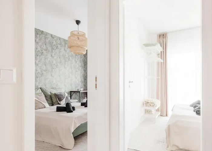 Chic & Comfort With Balcony 公寓 *