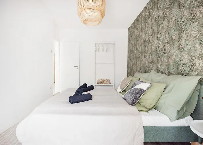 Chic & Comfort With Balcony *